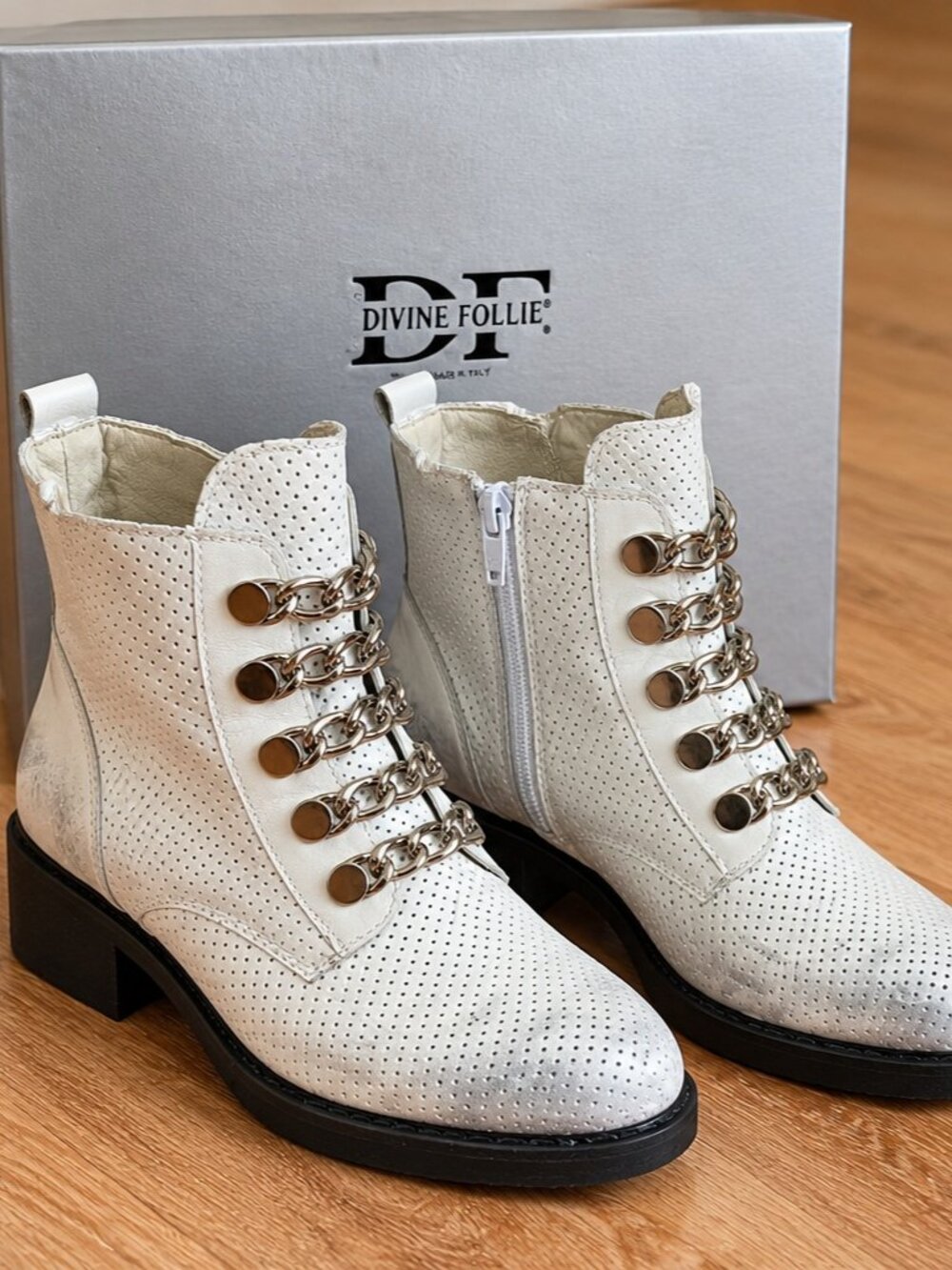 Divine Follie white leather ankle boots
